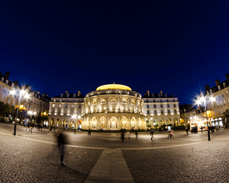 Opéra de Rennes illuminé de nuit